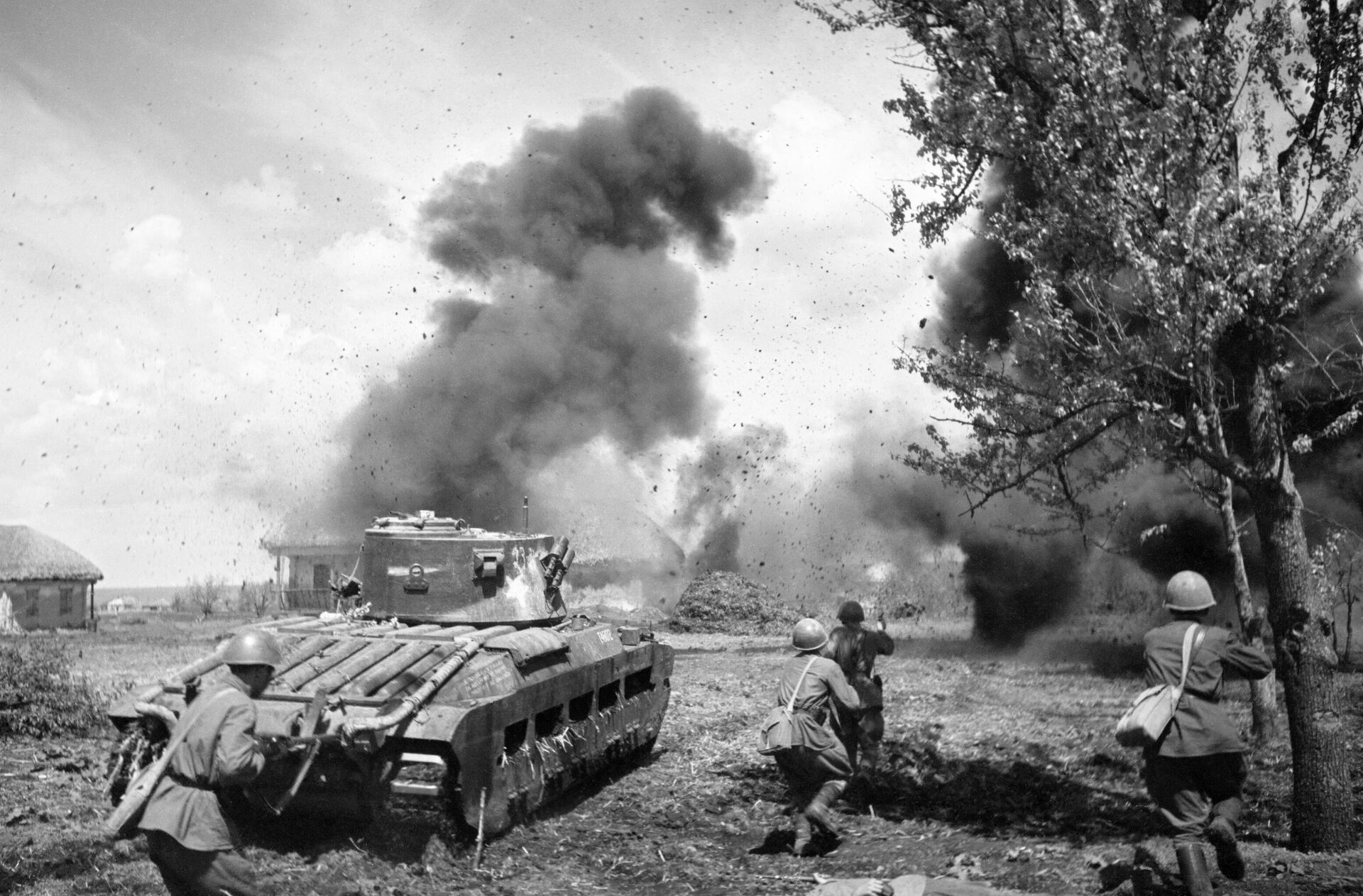 Giao tranh ác liệt ở khu vực sông Seversky Donets trong chiến dịch tấn công chiến lược Donbass, tháng 8 năm 1943 - Sputnik Việt Nam, 1920, 08.09.2023