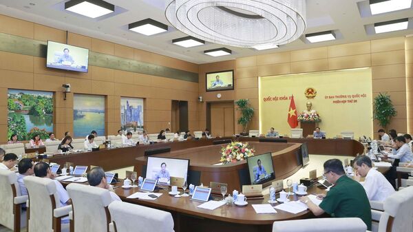 UBTV Quốc hội cho ý kiến về báo cáo giám sát việc bảo đảm trật tự, an toàn giao thông từ 2009 đến 2023 - Sputnik Việt Nam