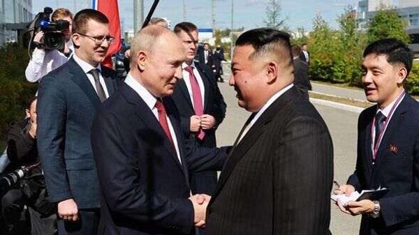 Tổng thống Putin đã gặp Kim Jong-un, người vừa đến Sân bay vũ trụ Vostochny - Sputnik Việt Nam