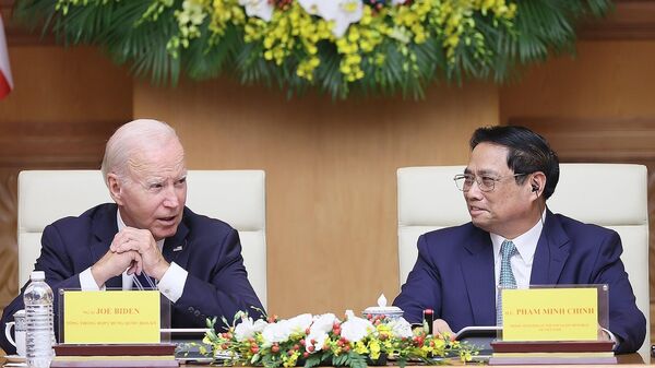Thủ tướng Phạm Minh Chính và Tổng thống Joe Biden trao đổi tại Hội nghị cấp cao Việt Nam – Hoa Kỳ về Đầu tư và Đổi mới sáng tạo. - Sputnik Việt Nam