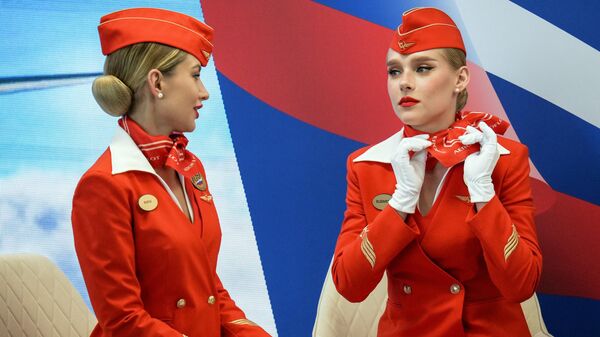 Nữ tiếp viên của Hãng hàng không «Aeroflot» tại Diễn đàn Kinh tế Đông ở Vladivostok. - Sputnik Việt Nam
