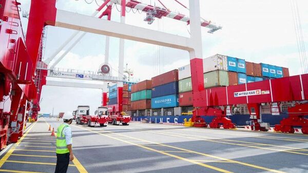 Hợp long 7 cầu cảng và khai trương dịch vụ khai thác container tại Cảng Quốc tế Long An. - Sputnik Việt Nam