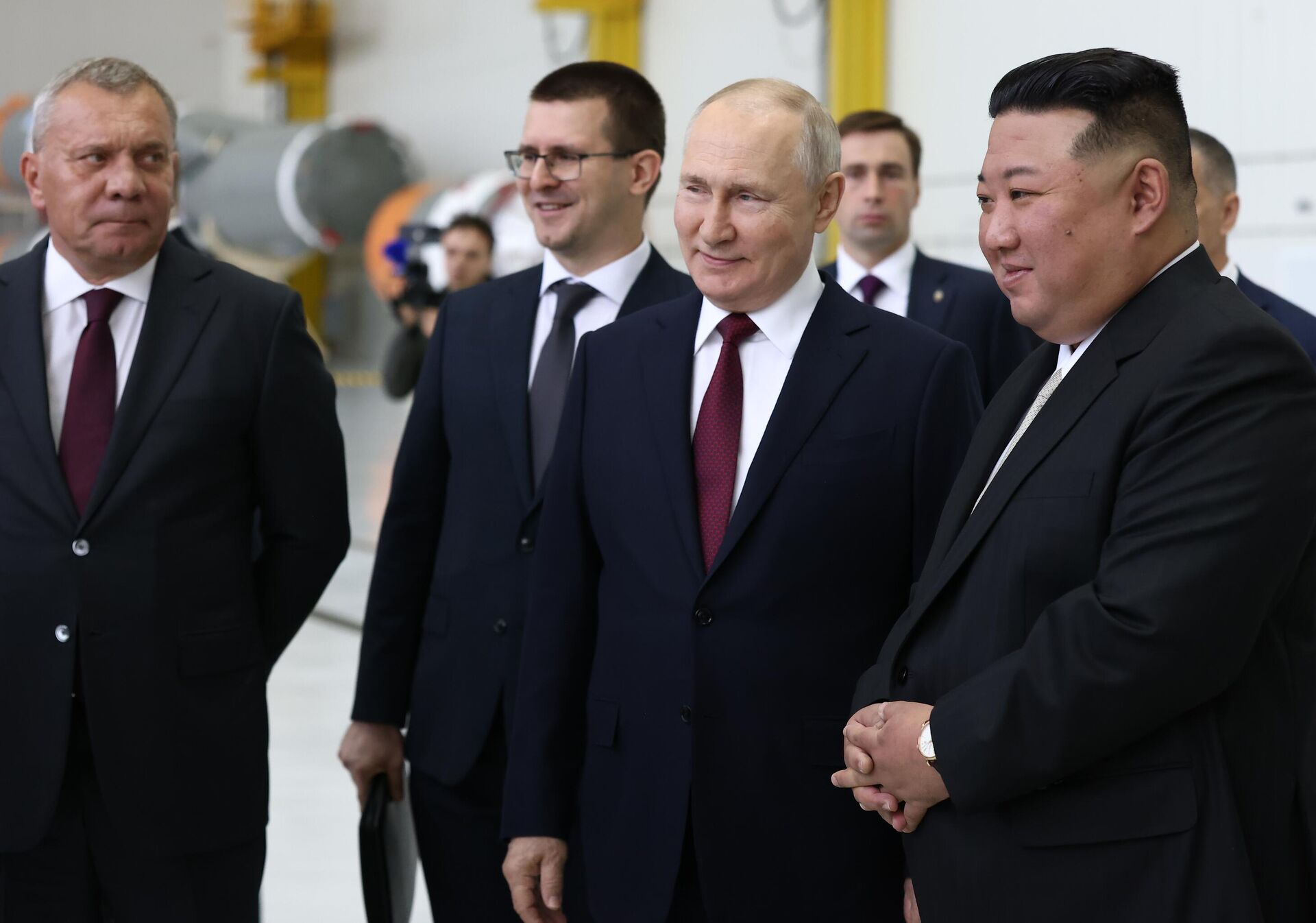 Tổng thống Nga V. Putin thăm sân bay vũ trụ Vostochny và gặp nhà lãnh đạo Triều Tiên Kim Jong-un - Sputnik Việt Nam, 1920, 13.09.2023