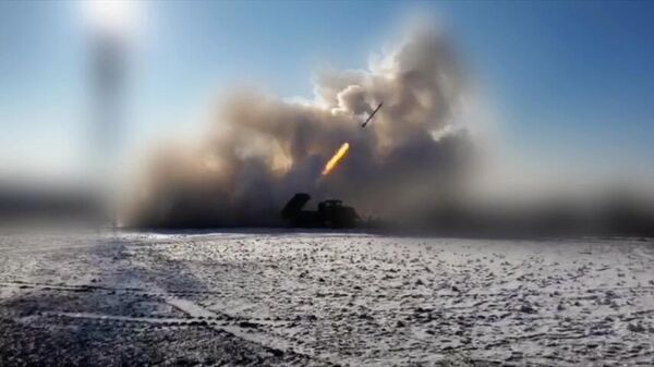 Những người lính Nga từ Grad tấn công nhà chứa máy bay Ukraina bằng xe tăng - Sputnik Việt Nam