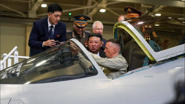 Nhà lãnh đạo Triều Tiên Kim Jong Un tham quan các nhà máy sản xuất máy bay Nga ở Komsomolsk-on-Amur  15.09.2023 - Sputnik Việt Nam