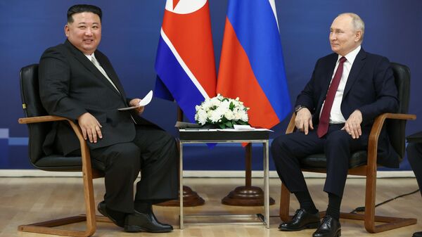 Triều Tiên Kim Jong Un và Tổng thống Nga Vladimir Putin đã có cuộc hội đàm tại sân bay vũ trụ Vostochny, tỉnh Amur - Sputnik Việt Nam
