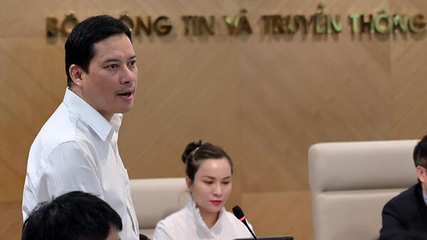 Ông Lê Quang Tự Do, Cục trưởng Cục Phát thanh Truyền hình và Thông tin điện tử phát biểu tại buổi họp báo - Sputnik Việt Nam
