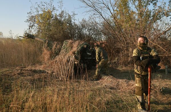 Các chiến sĩ thuộc đơn vị đặc nhiệm &quot;Espaniola&quot; quân đội Nga thực hiện nhiệm vụ theo hướng Artemovsk - Sputnik Việt Nam