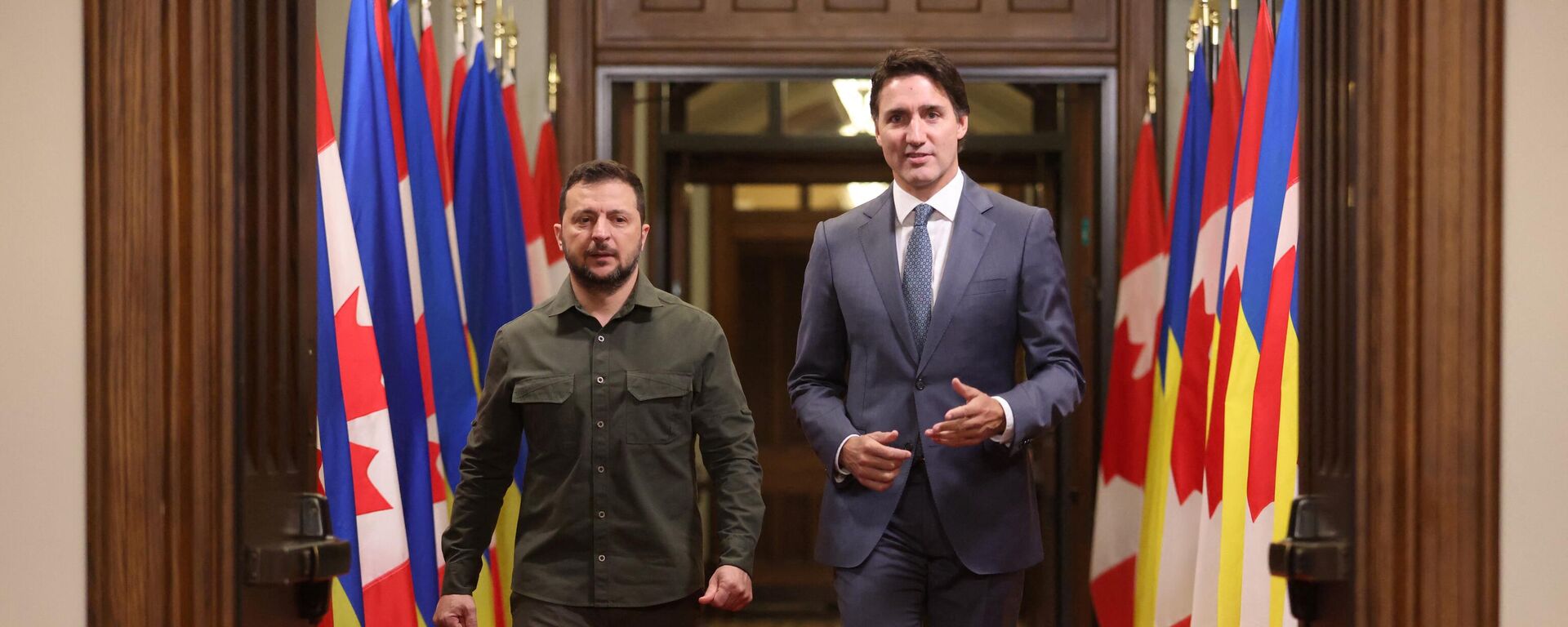 Tổng thống Ukraina Vladimir Zelensky và Thủ tướng Canada Justin Trudeau tại Hạ Viện Canada - Sputnik Việt Nam, 1920, 26.09.2023