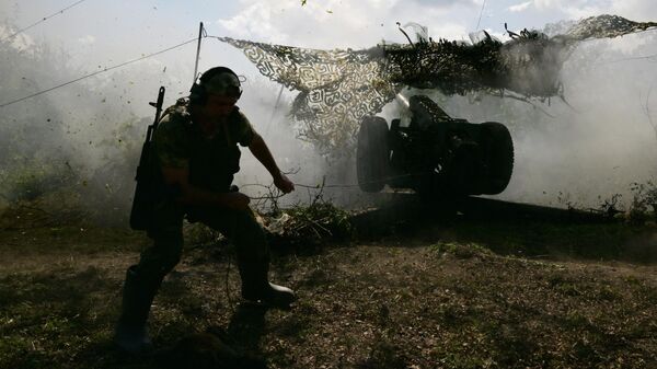 Pháo binh Quân đoàn 2 thuộc Cụm lực lượng phía Nam bắn đạn pháo tuyên truyền vào các vị trí của Lực lượng vũ trang Ukraina - Sputnik Việt Nam