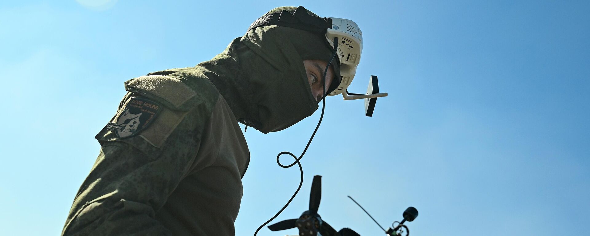 Quân nhân Lực lượng Vũ trang Nga đang được huấn luyện điều khiển chuyến bay UAV tấn công FPV Boomerang - Sputnik Việt Nam, 1920, 26.11.2023