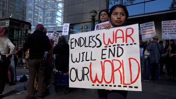 Người biểu tình New York phản đối NATO: Chiến tranh bất tận sẽ dẫn đến tận cùng thế giới  - Sputnik Việt Nam
