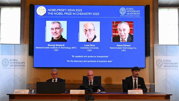 Giải Nobel Hóa học 2023 đã được trao cho nhà khoa học Moungi Bawendi, Alexei Ekimov và Moungi Bawendi - Sputnik Việt Nam