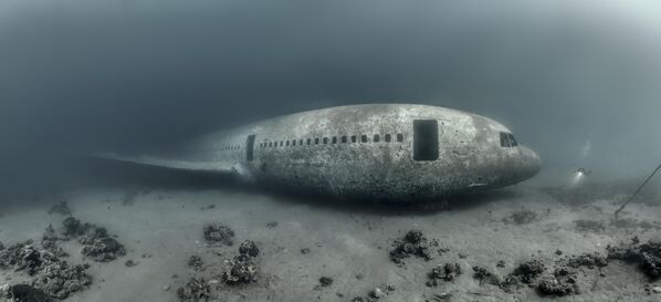 Bức ảnh Underwater Plane Wreck of the Lockhed TriStar L-1011 của nhiếp ảnh gia Mỹ Martin Broen, đoạt giải nhì trong hạng mục The Amateur runner up &amp; Built Environm tại cuộc thi 14th EPSON International Pano Awards - Sputnik Việt Nam