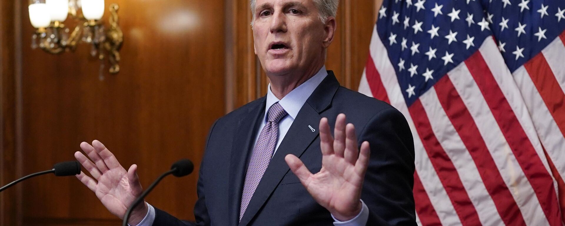 Rep. Kevin McCarthy, R-Calif., speaks to reporters hours after he was ousted as Speaker of the House, Tuesday, Oct. 3, 2023, at the Capitol in Washington. - Sputnik Việt Nam, 1920, 05.10.2023