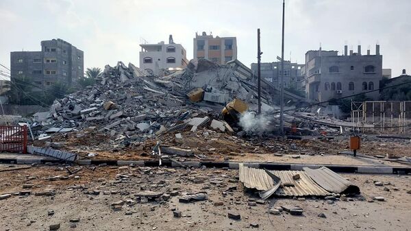 Đống đổ nát của các tòa nhà bị hư hại do Israel tấn công tên lửa vào Gaza - Sputnik Việt Nam