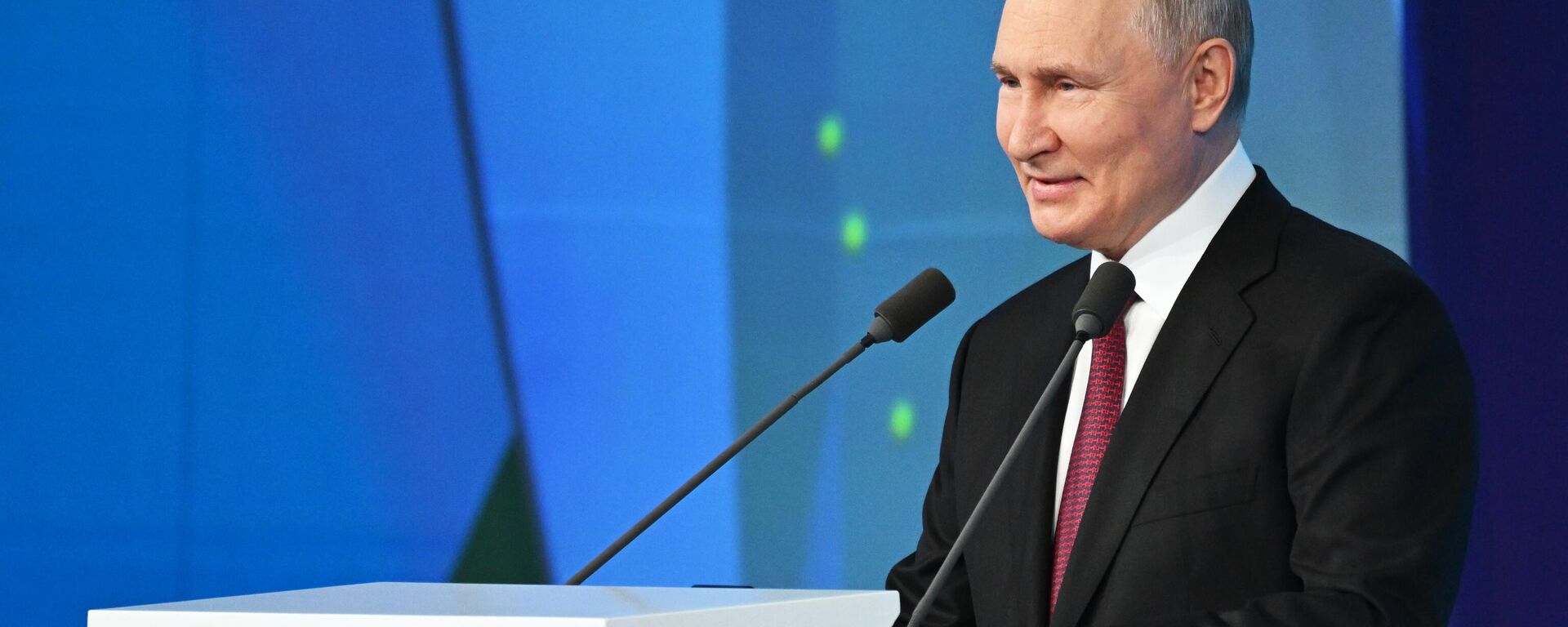 Tổng thống Nga V. Putin phát biểu tại phiên họp toàn thể của Diễn đàn REN-2023 ngày 11/10/2023 - Sputnik Việt Nam, 1920, 11.10.2023