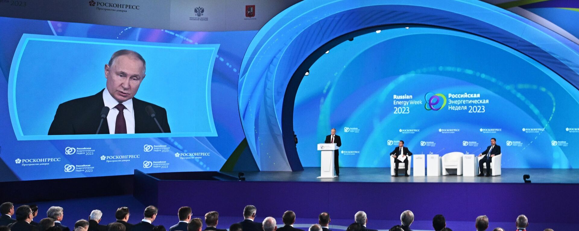 Tổng thống Nga V. Putin phát biểu tại phiên họp toàn thể của Diễn đàn REN-2023 ngày 11/10/2023 - Sputnik Việt Nam, 1920, 11.10.2023