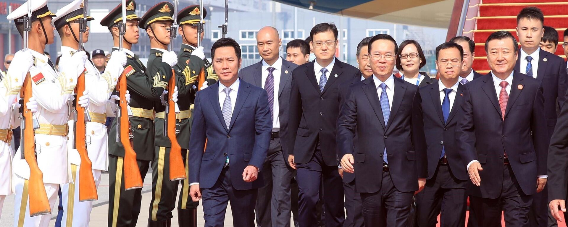 Chủ tịch nước đến Bắc Kinh, bắt đầu tham dự Diễn đàn cấp cao hợp tác quốc tế Vành đai và Con đường lần thứ ba  - Sputnik Việt Nam, 1920, 17.10.2023