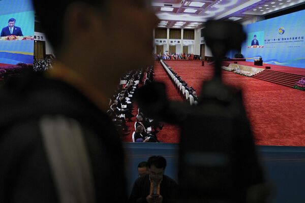 Chủ tịch Trung Quốc Tập Cận Bình phát biểu tại Diễn đàn quốc tế «Một vành đai, Một con đường» lần thứ ba diễn ra ở Bắc Kinh - Sputnik Việt Nam