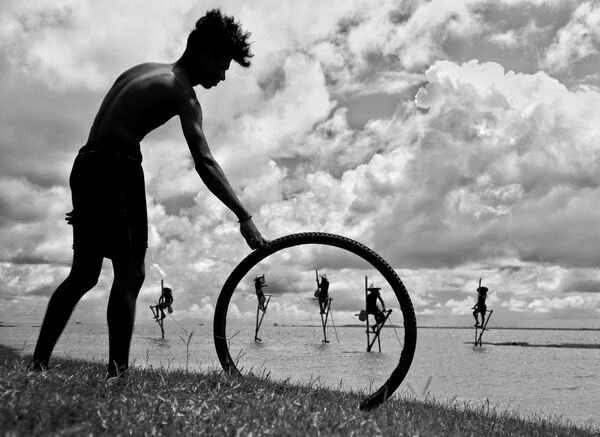 Tác phẩm “Truyền thống tàn lụi. Nhìn ra xung quanh” của nhiếp ảnh gia Ấn Độ Saiyan Adhikari. Hạng mục ảnh đơn Hành tinh của tôi, Giải nhất - Sputnik Việt Nam