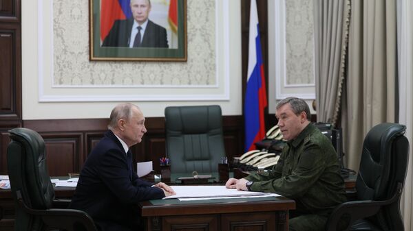 Tổng thống Nga V. Putin thăm trụ sở chỉ huy của các Cụm quân tác chiến tham gia chiến dịch đặc biệt ở Rostov-on-Don - Sputnik Việt Nam