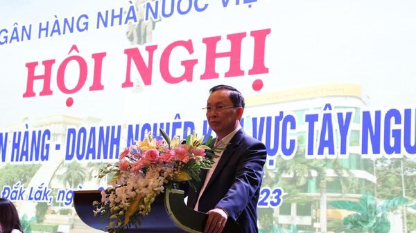 Ông Đào Minh Tú, Phó Thống đốc thường trực Ngân hàng Nhà nước Việt Nam phát biểu tại hội nghị.  - Sputnik Việt Nam