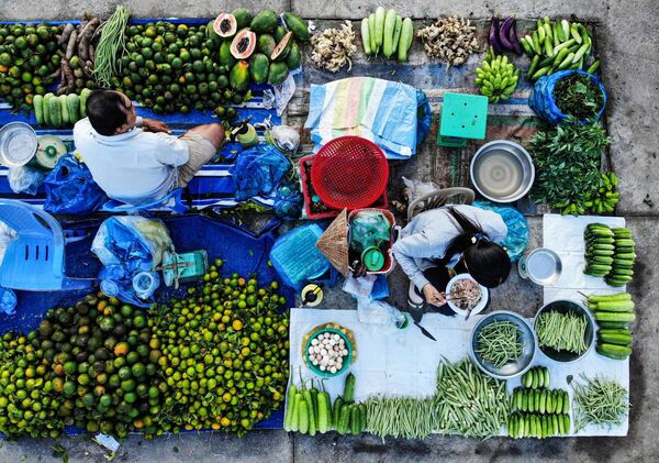 Người bán hàng tại chợ rau quả Vị Thanh, tỉnh Hậu Giang, Việt Nam - Sputnik Việt Nam