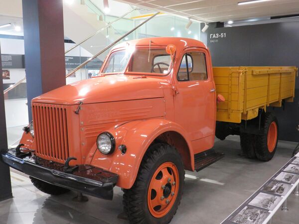 Xe tải GAZ-51. 1946-1975. Tổng cộng đã xuất xưởng 3.481.033 xe. Sản xuất theo giấy phép tại Ba Lan (Lublin-51), Trung Quốc (NJ130), CHDCND Triều Tiên (Sungri-58) - Sputnik Việt Nam