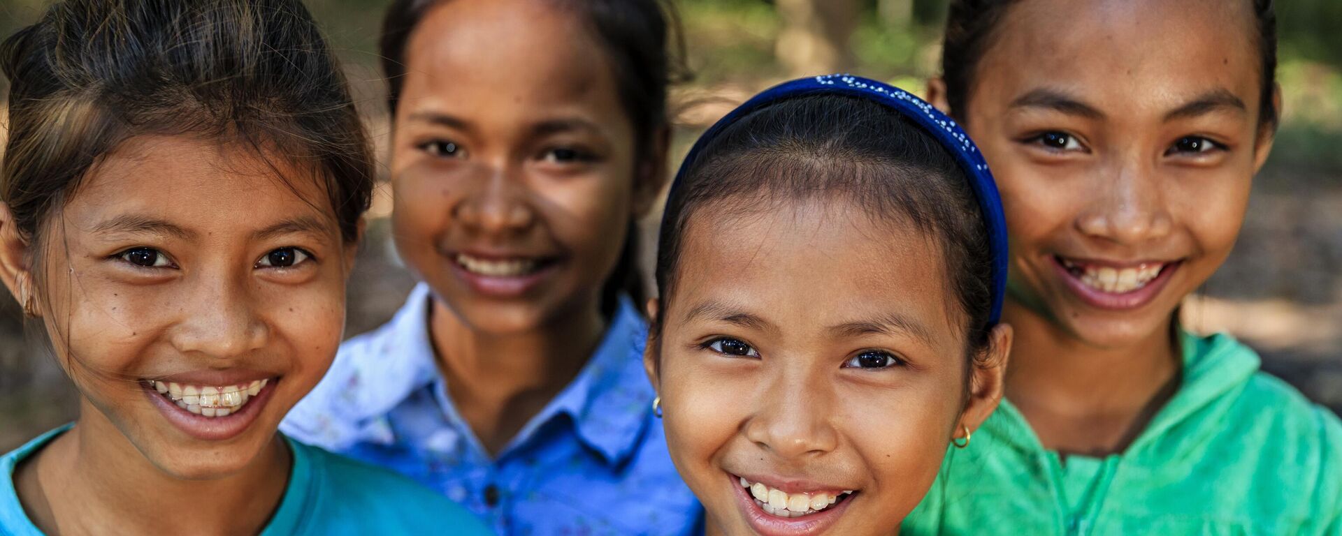 Nhóm trẻ nhỏ sung sướng ở một ngôi thôn ngay gần Siem Reap, Campuchia - Sputnik VN, 1920, 01.11.2023