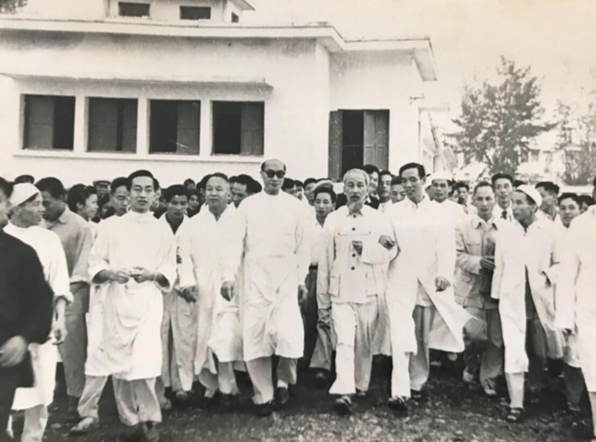 Chủ tịch Hồ Chí Minh và Bộ trưởng Bộ Y tế Phạm Ngọc Thạch  - Sputnik Việt Nam, 1920, 01.11.2023