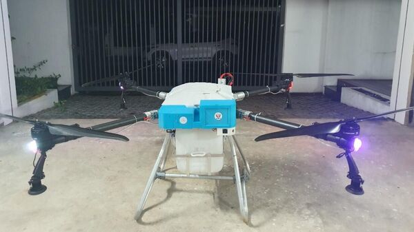 Thiết bị drone chăm sóc cây công nghiệp do TS. Đặng Xuân Ba và nhóm nghiên cứu phát triển - Sputnik Việt Nam