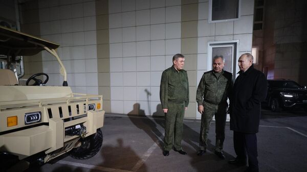 Bộ trưởng Quốc phòng Nga giới thiệu với Tổng thống Putin xe địa hình của Trung Quốc mua cho quân đội - Sputnik Việt Nam