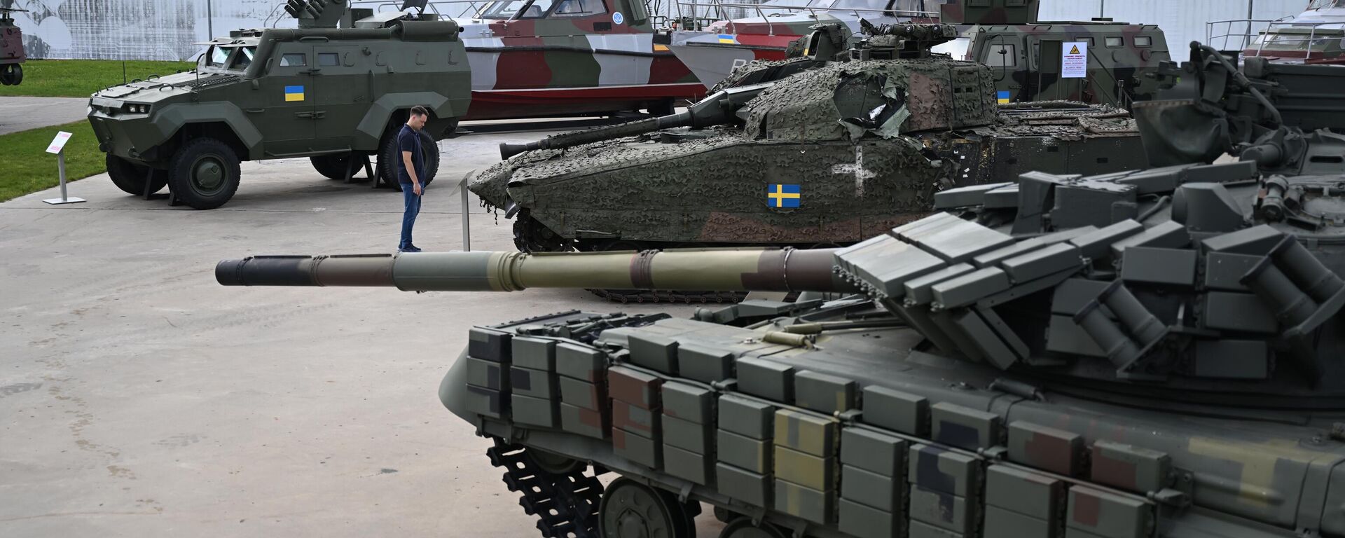 Xe tăng và xe bọc thép được trình bày tại triển lãm thiết bị chiến tại Diễn đàn kỹ thuật quân sự quốc tế ARMY-2023 - Sputnik Việt Nam, 1920, 27.01.2024