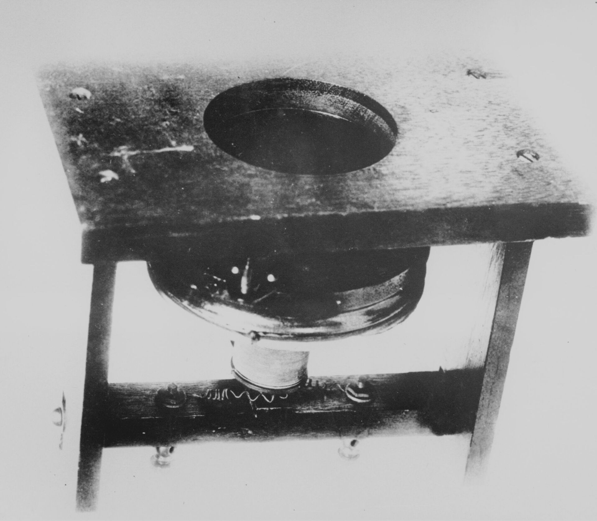 Alexander Graham Bell mới là người được công nhận rộng rãi với việc phát minh ra chiếc điện thoại thực tế - Sputnik Việt Nam, 1920, 15.11.2023