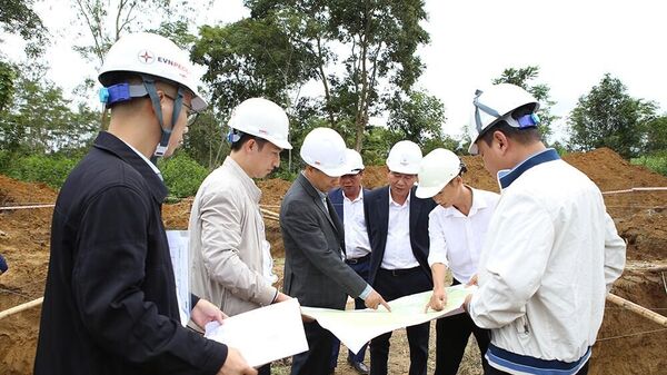 Sớm hoàn thành Đường dây 220 kV Nậm Sum – Nông Cống bổ sung điện cho miền Bắc. - Sputnik Việt Nam