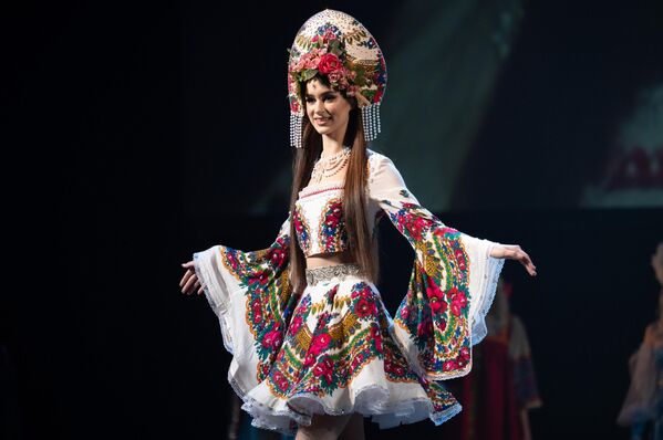 Olesya Galichiya (Novorossiysk) trong vòng chung kết cuộc thi sắc đẹp toàn Nga &quot;Vẻ đẹp nước Nga&quot; diễn ra tại Nhà hát Mùa đông, Sochi - Sputnik Việt Nam