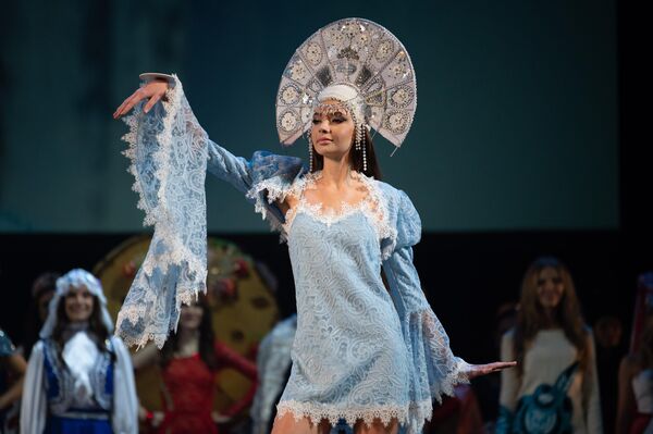Sofya Pletnyova (tỉnh Moskva) trong vòng chung kết cuộc thi sắc đẹp toàn Nga &quot;Vẻ đẹp nước Nga&quot; diễn ra tại Nhà hát Mùa đông, Sochi - Sputnik Việt Nam