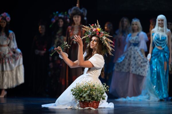 Evgenia Putilova (Ekaterinburg) trong vòng chung kết cuộc thi sắc đẹp toàn Nga &quot;Vẻ đẹp nước Nga&quot; diễn ra tại Nhà hát Mùa đông, Sochi - Sputnik Việt Nam