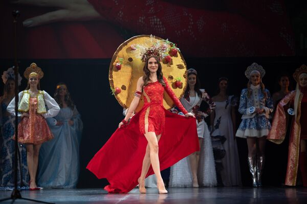 Veronika Lanko (vùng Krasnodar) trong vòng chung kết cuộc thi sắc đẹp toàn Nga &quot;Vẻ đẹp nước Nga&quot; diễn ra tại Nhà hát Mùa đông, Sochi - Sputnik Việt Nam