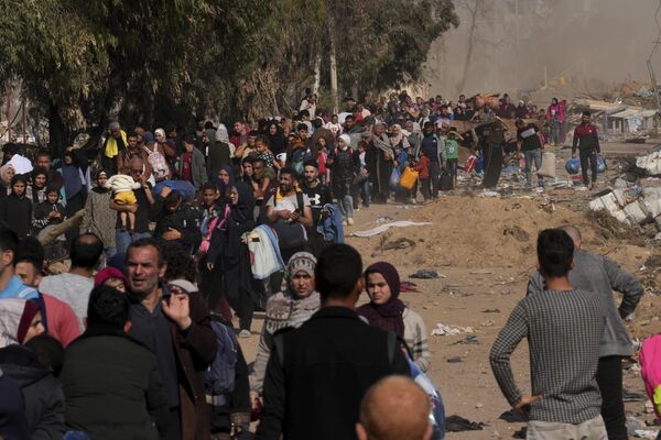 Người Palestine chạy sang phía nam của Dải Gaza trong lúc Israel tiếp tục ném bom Người Palestine chạy sang phía nam của Dải Gaza trong lúc Israel tiếp tục ném bom - Sputnik Việt Nam