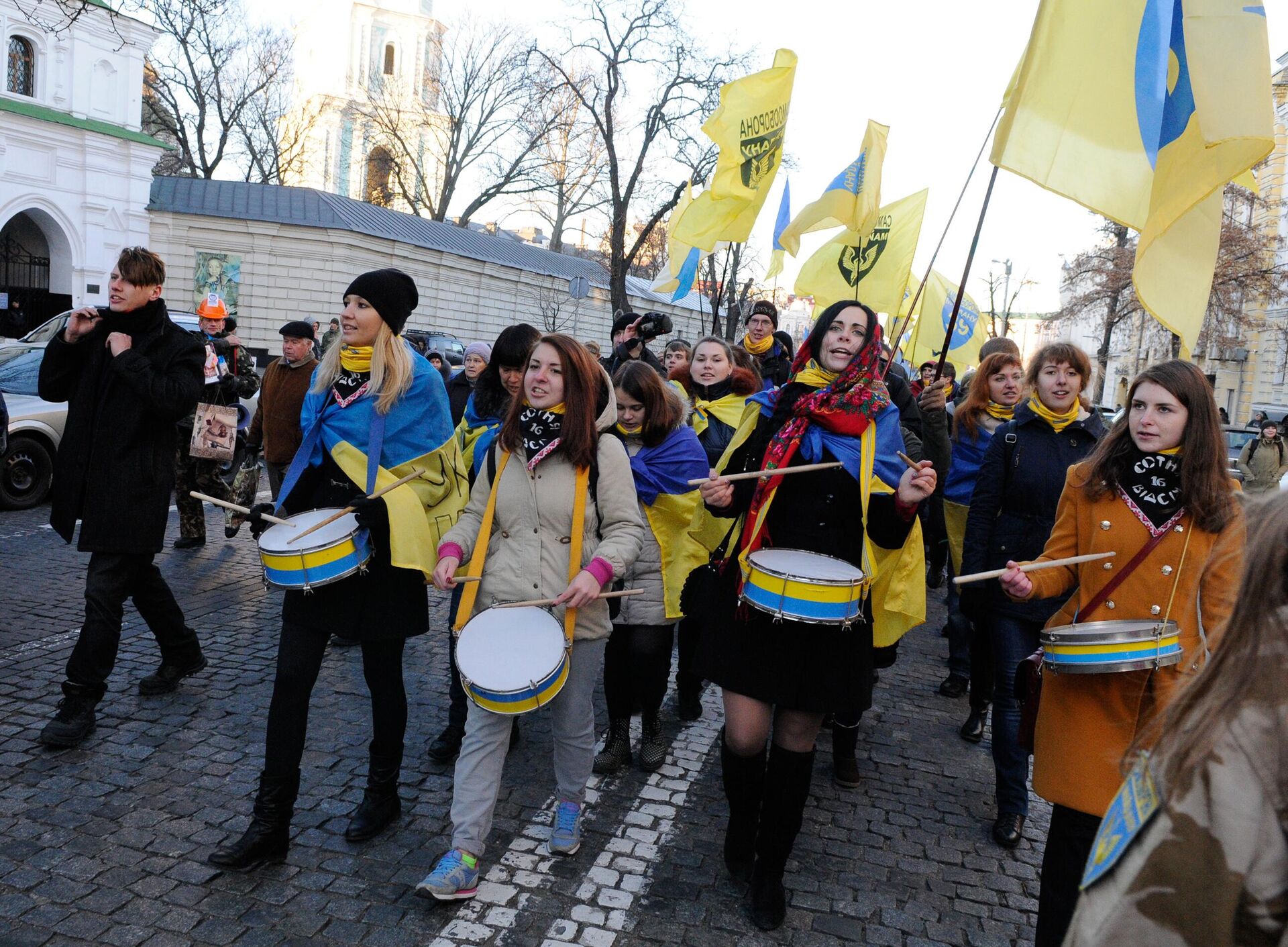 Những người tham gia “Cuộc tự vệ Maidan” trong các sự kiện kỷ niệm dành riêng cho ngày kỷ niệm bắt đầu các sự kiện trên Quảng trường Độc lập ở Kiev. - Sputnik Việt Nam, 1920, 21.11.2023