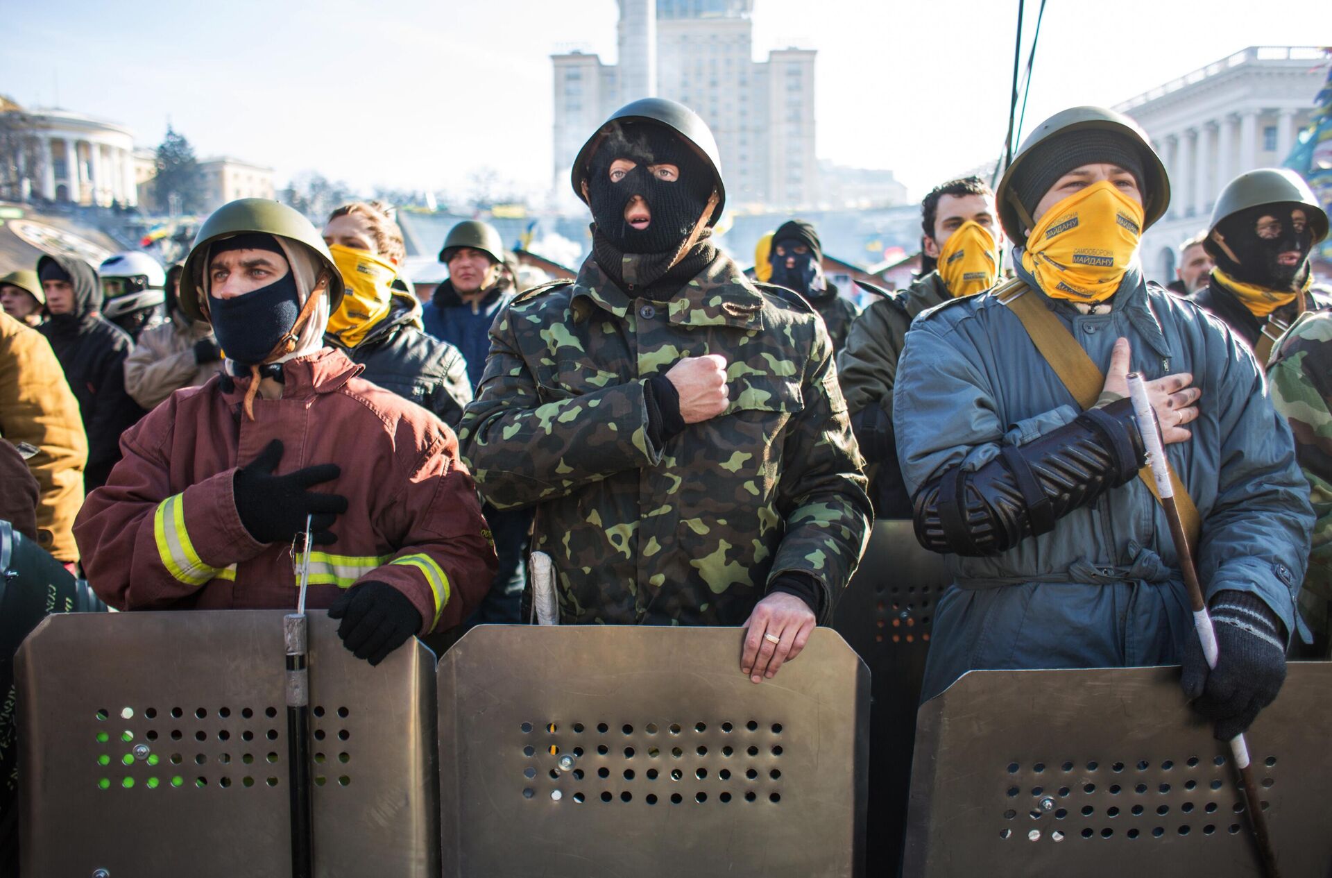 Những người tham gia cuộc Tự vệ Maidan trên Quảng trường Độc lập ở Kiev. - Sputnik Việt Nam, 1920, 21.11.2023