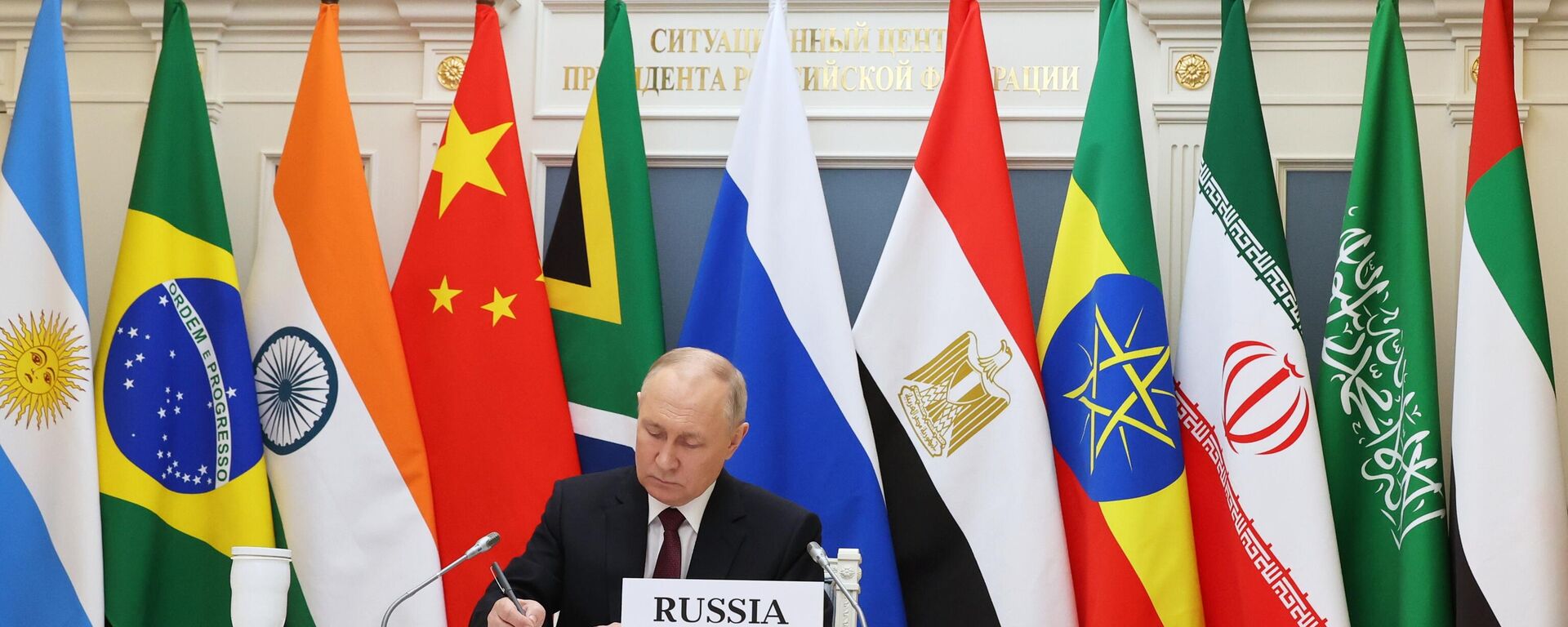 Tổng thống Nga Putin dự hội nghị thượng đỉnh bất thường của BRICS bàn về xung đột Palestine-Israel - Sputnik Việt Nam, 1920, 21.11.2023