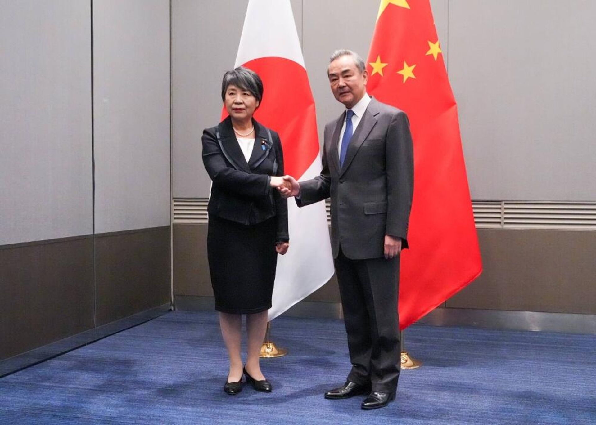 Ngoại trưởng Nhật Bản Yoko Kamikawa gặp Ngoại trưởng Trung Quốc Vương Nghị - Sputnik Việt Nam, 1920, 26.11.2023