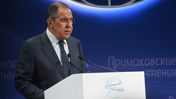 Ngoại trưởng Nga Sergei Lavrov phát biểu tại Diễn đàn chuyên gia khoa học quốc tế lần thứ IX Bài đọc Primakov. - Sputnik Việt Nam