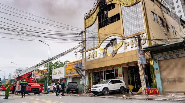 Hiện trường vụ cháy cơ sở karaoke An Phú làm 32 người tử vong  - Sputnik Việt Nam