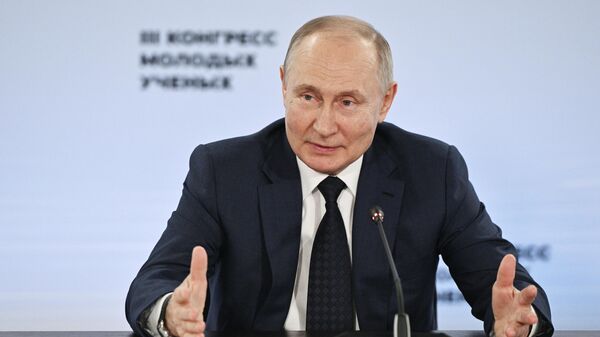 Tổng thống Nga Vladimir Putin thăm Hội nghị các nhà khoa học trẻ lần thứ ba - Sputnik Việt Nam