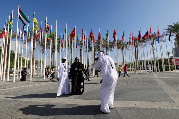 Đại biểu chụp ảnh lưu niệm tại địa điểm diễn ra hội nghị thượng đỉnh của Liên hợp quốc COP28 về khí hậu ở Dubai - Sputnik Việt Nam