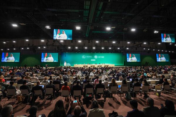 Chủ tịch COP28 Sultan Ahmed Al Jubeir phát biểu trong lễ khai mạc Hội nghị thượng đỉnh của Liên hợp quốc COP28 về khí hậu tại Dubai, UAE - Sputnik Việt Nam